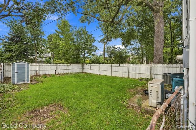 541 E Breckenridge Street, Ferndale, MI 48220
