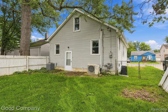 541 E Breckenridge Street, Ferndale, MI 48220
