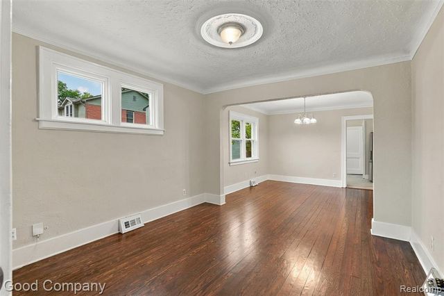 541 E Breckenridge Street, Ferndale, MI 48220