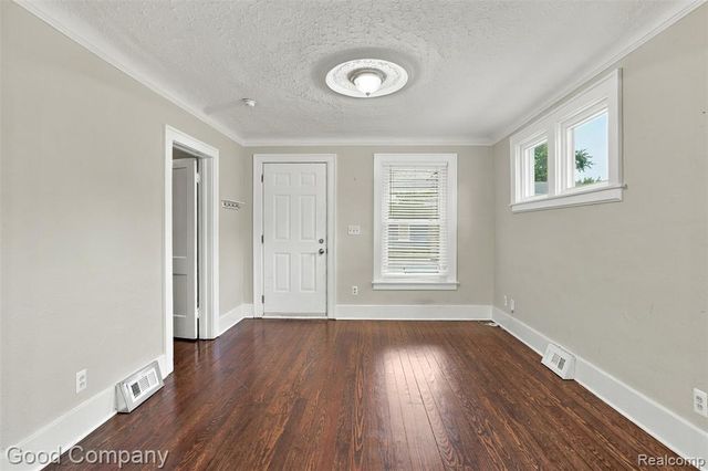 541 E Breckenridge Street, Ferndale, MI 48220