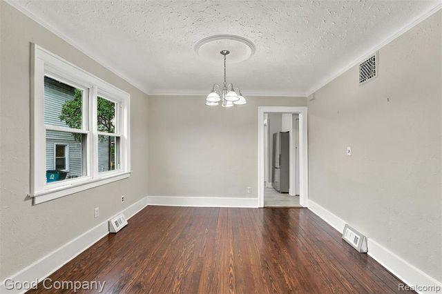 541 E Breckenridge Street, Ferndale, MI 48220
