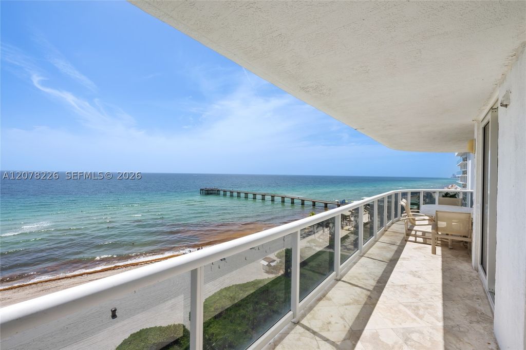 Image 1 of property listing at 16711 Collins Ave 907, Sunny Isles Beach, FL 33160