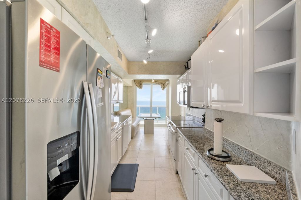 Image 16 of property listing at 16711 Collins Ave 907, Sunny Isles Beach, FL 33160