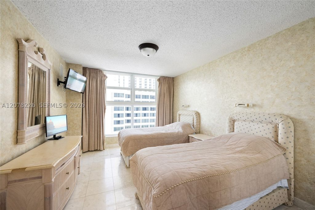 Image 18 of property listing at 16711 Collins Ave 907, Sunny Isles Beach, FL 33160
