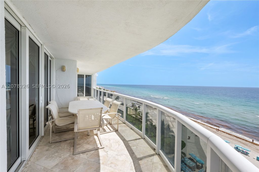 Image 2 of property listing at 16711 Collins Ave 907, Sunny Isles Beach, FL 33160