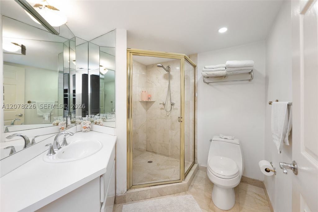 Image 21 of property listing at 16711 Collins Ave 907, Sunny Isles Beach, FL 33160