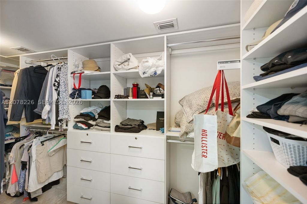 Image 26 of property listing at 16711 Collins Ave 907, Sunny Isles Beach, FL 33160