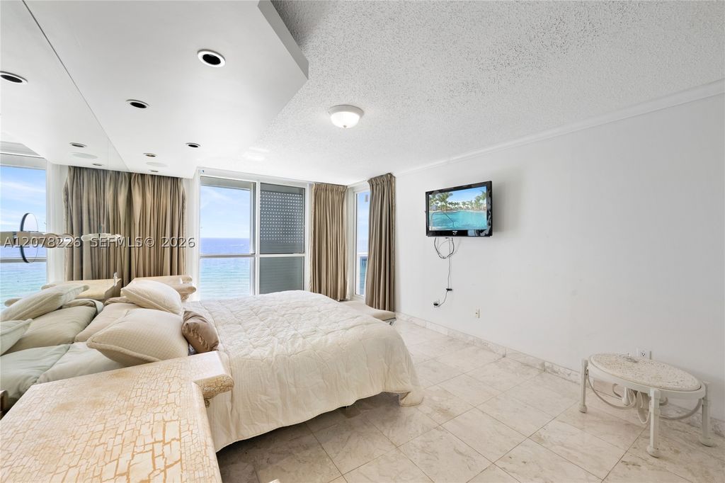 Image 28 of property listing at 16711 Collins Ave 907, Sunny Isles Beach, FL 33160