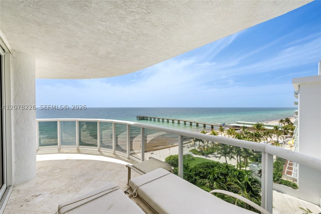 Image 3 of property listing at 16711 Collins Ave 907, Sunny Isles Beach, FL 33160