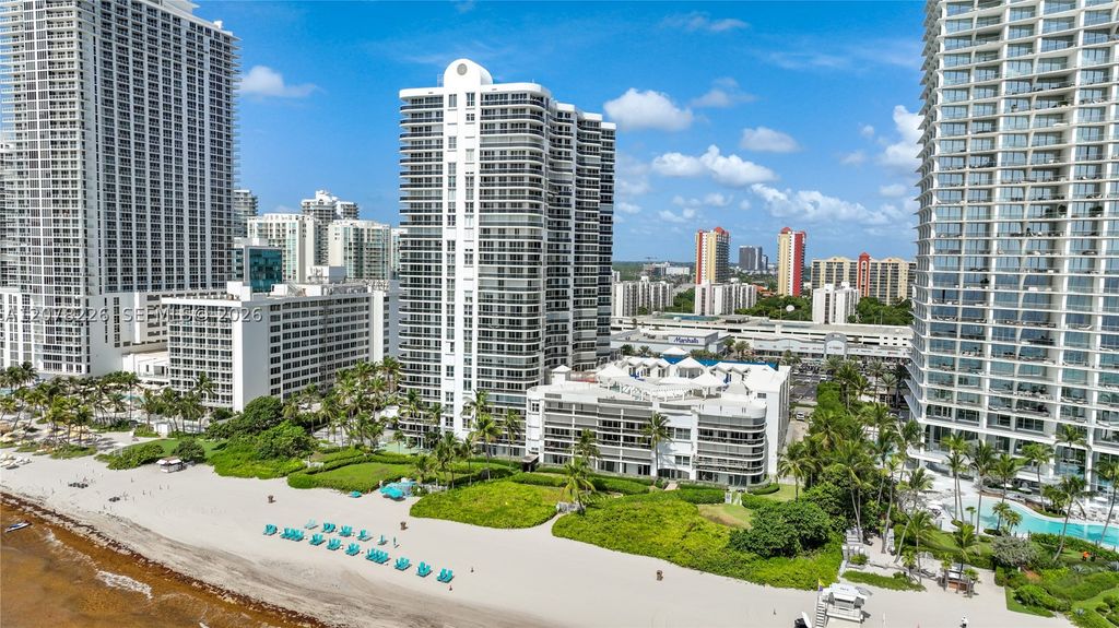 Image 33 of property listing at 16711 Collins Ave 907, Sunny Isles Beach, FL 33160