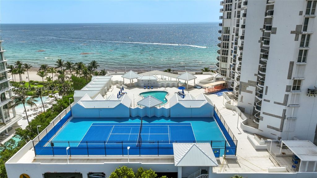 Image 34 of property listing at 16711 Collins Ave 907, Sunny Isles Beach, FL 33160
