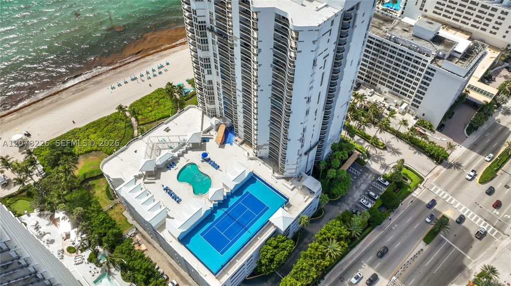 Image 35 of property listing at 16711 Collins Ave 907, Sunny Isles Beach, FL 33160