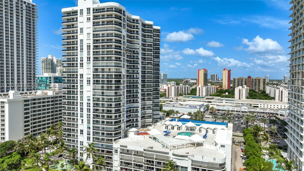 Image 38 of property listing at 16711 Collins Ave 907, Sunny Isles Beach, FL 33160