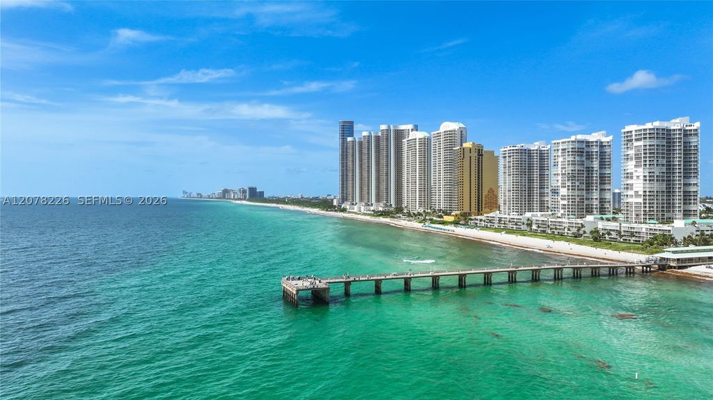 Image 40 of property listing at 16711 Collins Ave 907, Sunny Isles Beach, FL 33160