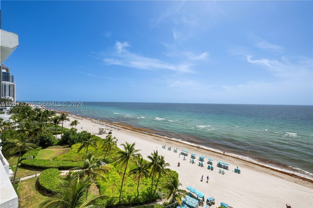 Image 5 of property listing at 16711 Collins Ave 907, Sunny Isles Beach, FL 33160