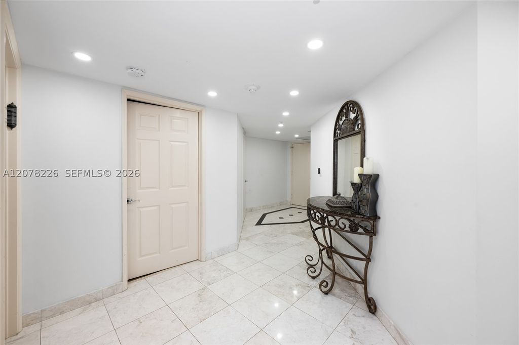 Image 6 of property listing at 16711 Collins Ave 907, Sunny Isles Beach, FL 33160