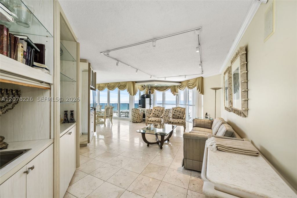 Image 7 of property listing at 16711 Collins Ave 907, Sunny Isles Beach, FL 33160