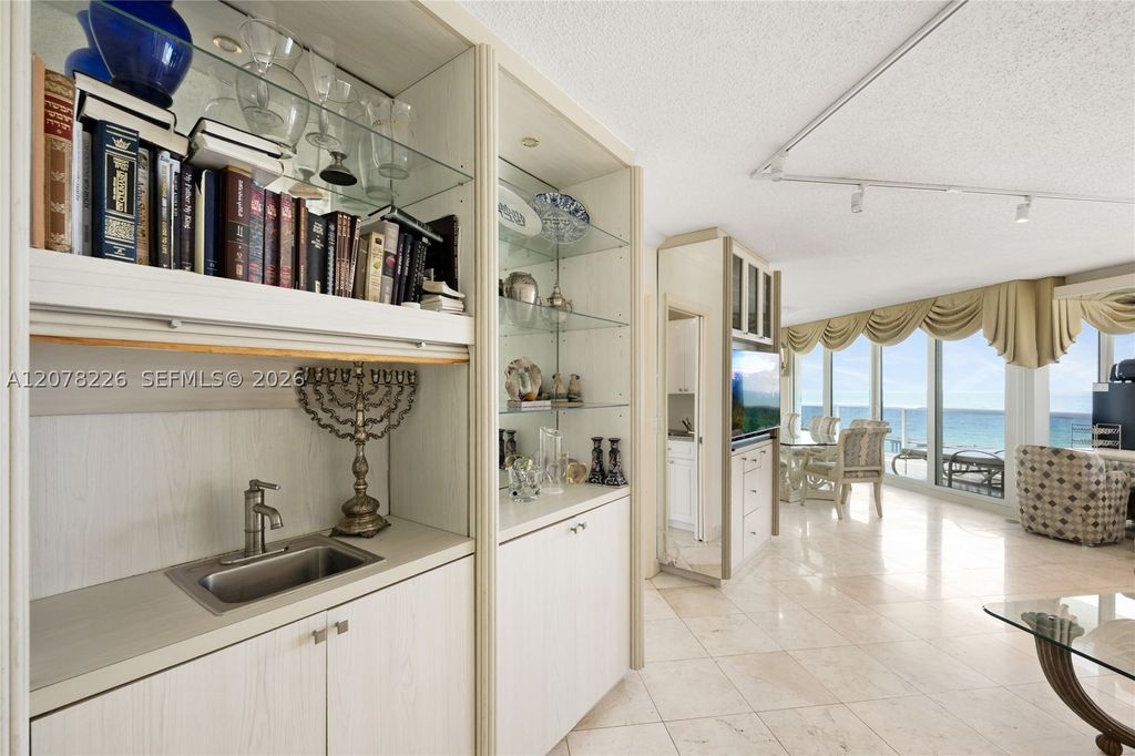 Image 8 of property listing at 16711 Collins Ave 907, Sunny Isles Beach, FL 33160