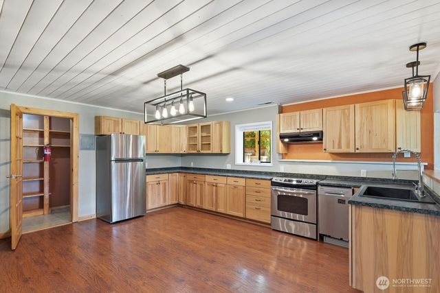 1943 W Hurley-Waldrip Road, Shelton, WA 98584