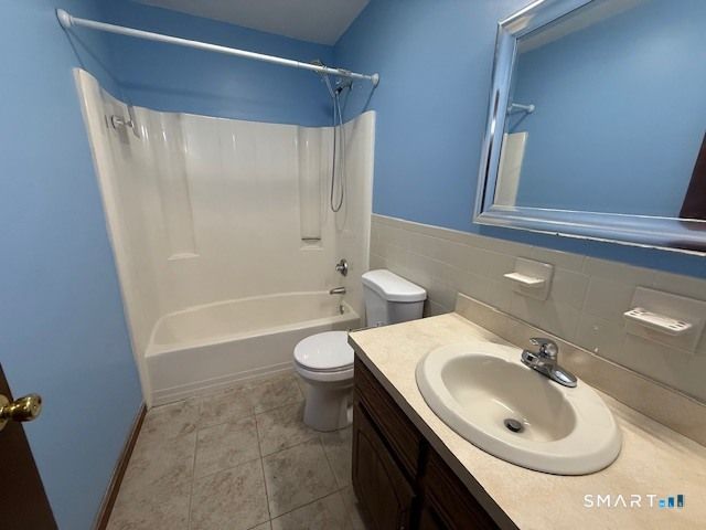 286 Monticello Drive 286, Branford, CT 06405