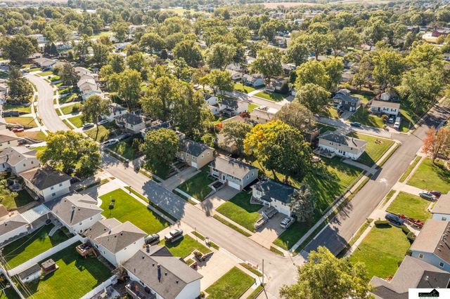 347 Michael Drive, Gretna, NE 68028