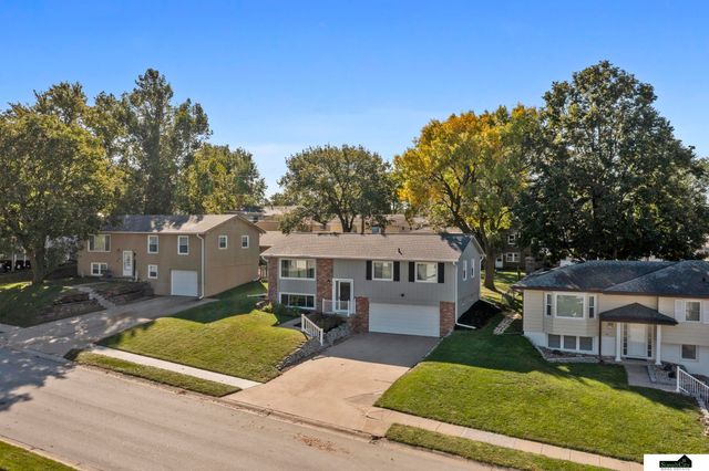 347 Michael Drive, Gretna, NE 68028