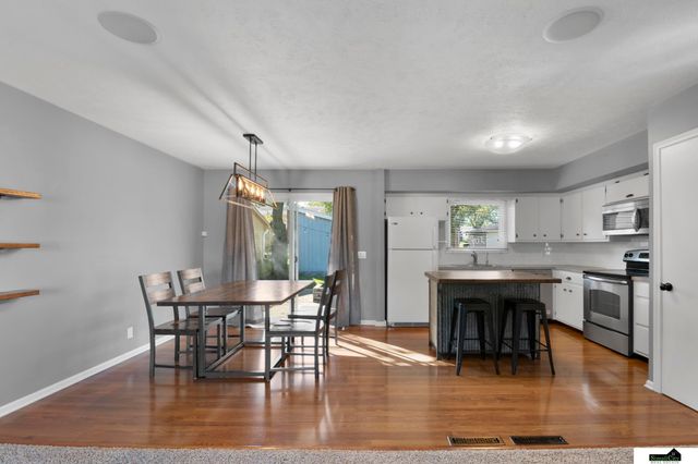 347 Michael Drive, Gretna, NE 68028