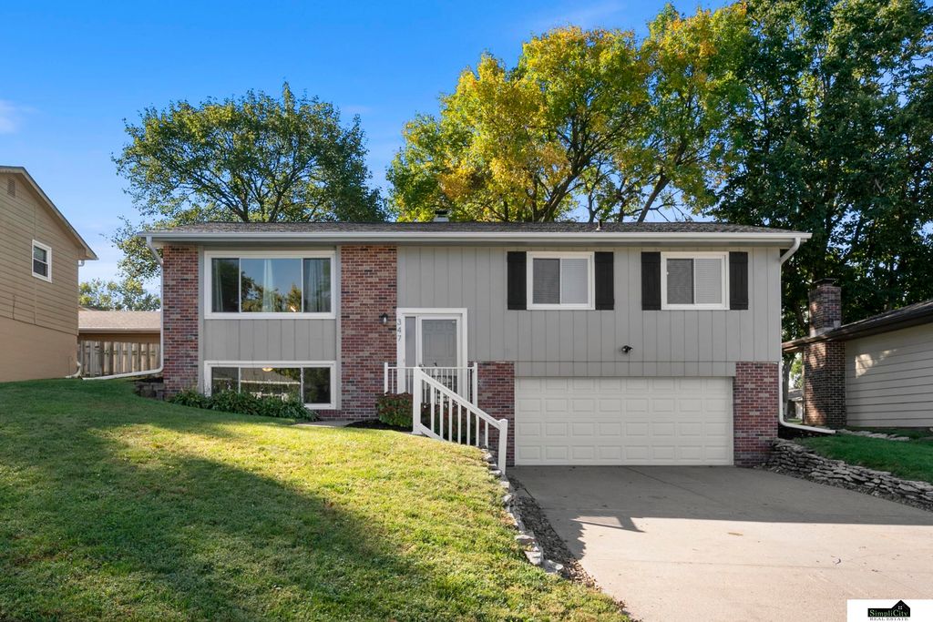 347 Michael Drive, Gretna, NE 68028