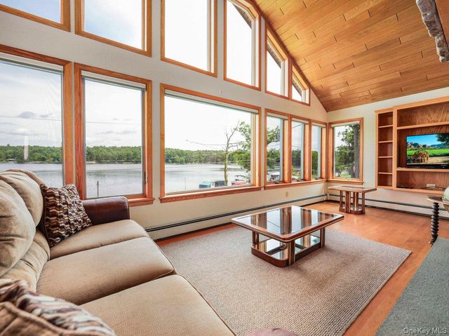 111 Mohican Trail, Glen Spey, NY 12737