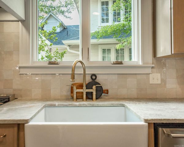 225 Ridgeway Drive, Little Rock, AR 72205