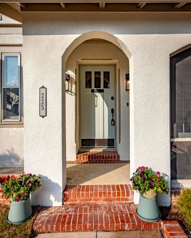 225 Ridgeway Drive, Little Rock, AR 72205