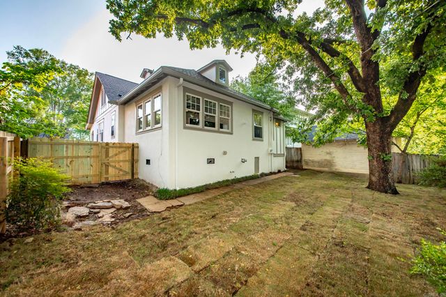 225 Ridgeway Drive, Little Rock, AR 72205