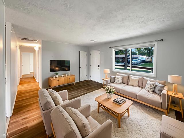 17 Crestview Drive, Greenwood, IN 46143