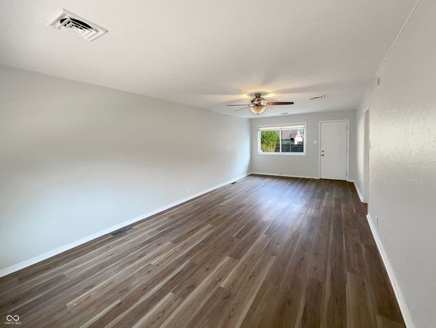 17 Crestview Drive, Greenwood, IN 46143