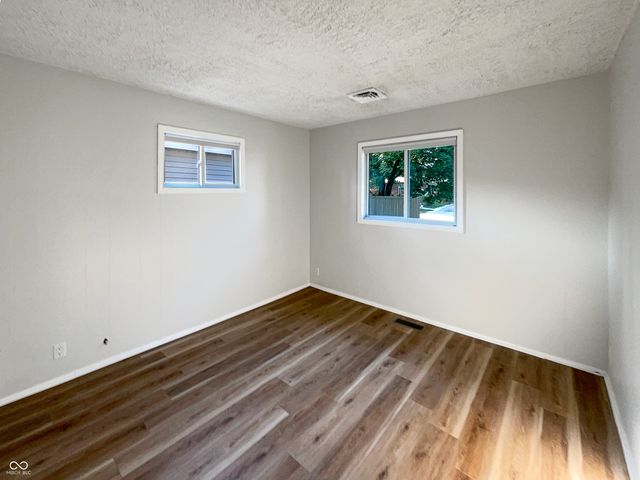 17 Crestview Drive, Greenwood, IN 46143