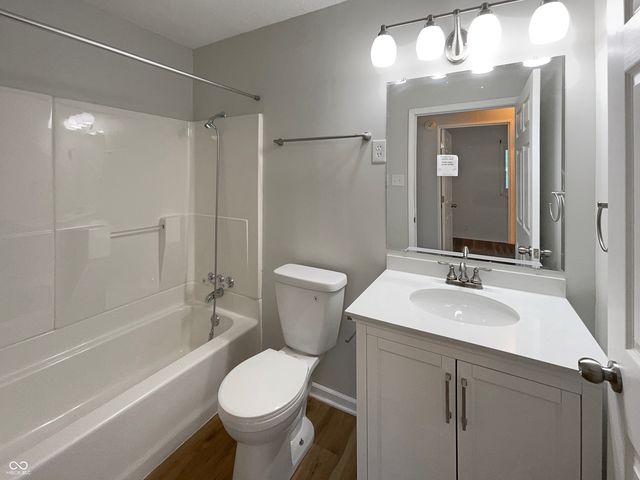 17 Crestview Drive, Greenwood, IN 46143