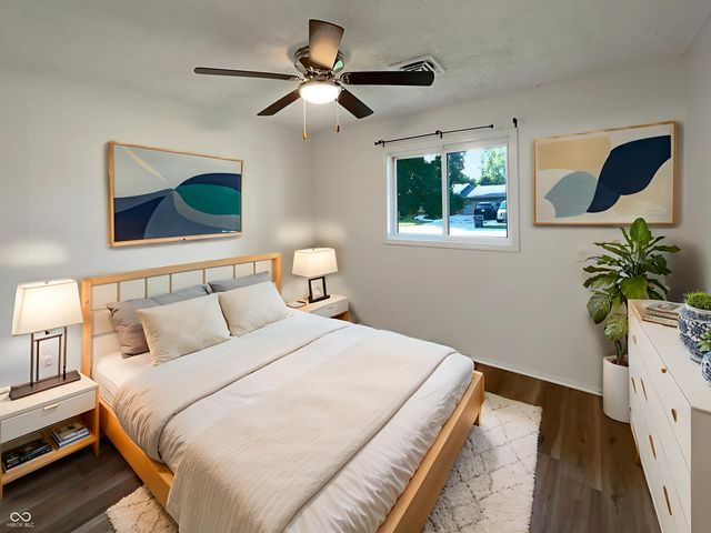 17 Crestview Drive, Greenwood, IN 46143