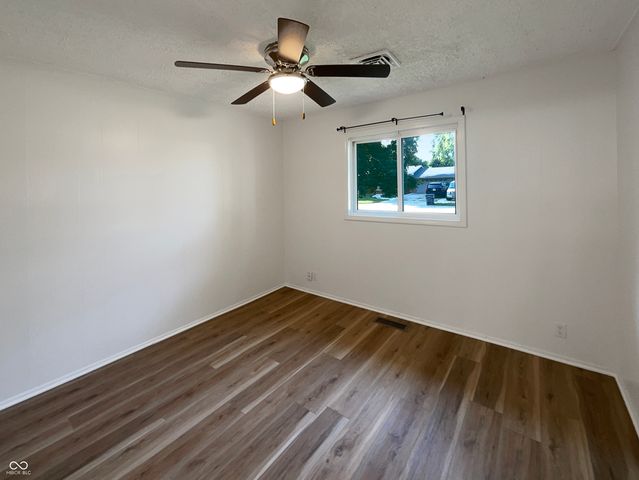 17 Crestview Drive, Greenwood, IN 46143