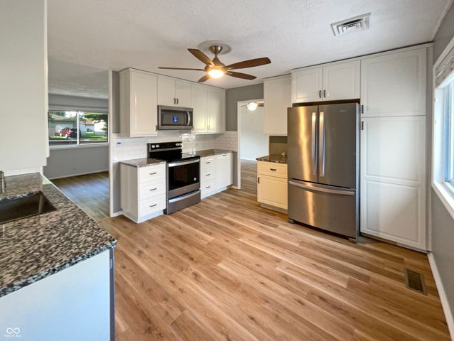 17 Crestview Drive, Greenwood, IN 46143