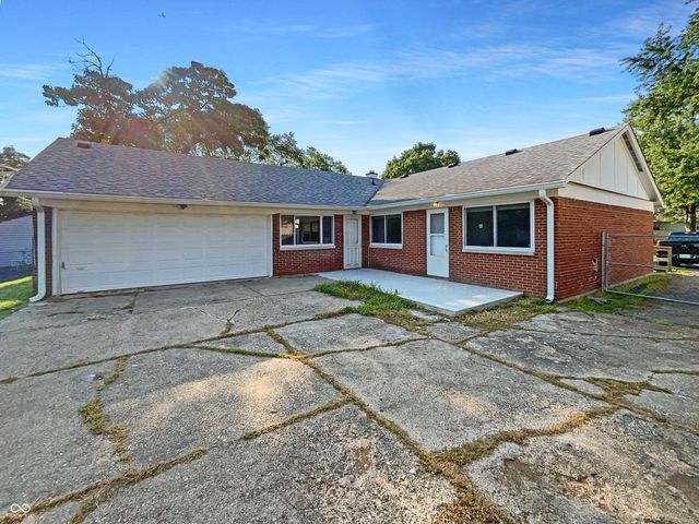 17 Crestview Drive, Greenwood, IN 46143