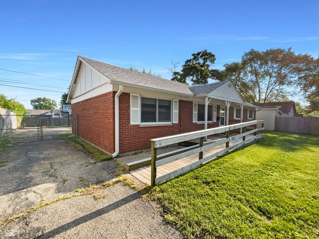 17 Crestview Drive, Greenwood, IN 46143