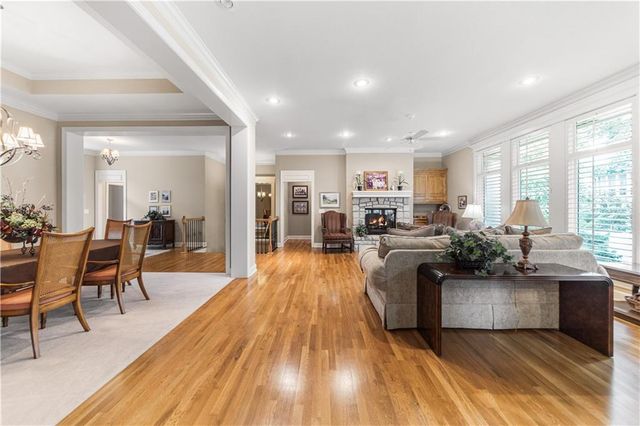 5614 W 131st Terrace, Leawood, KS 66209