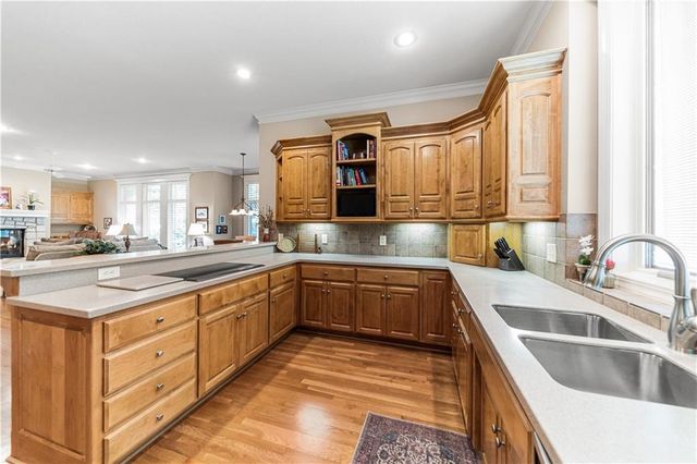 5614 W 131st Terrace, Leawood, KS 66209