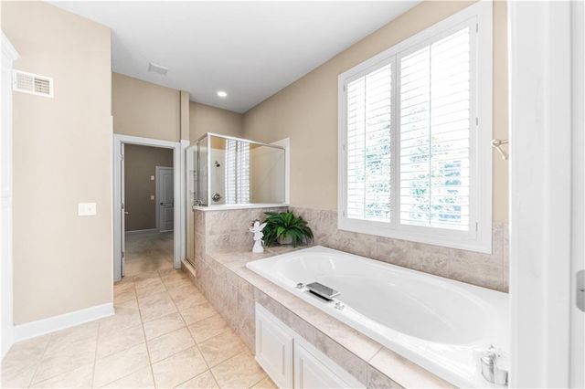 5614 W 131st Terrace, Leawood, KS 66209