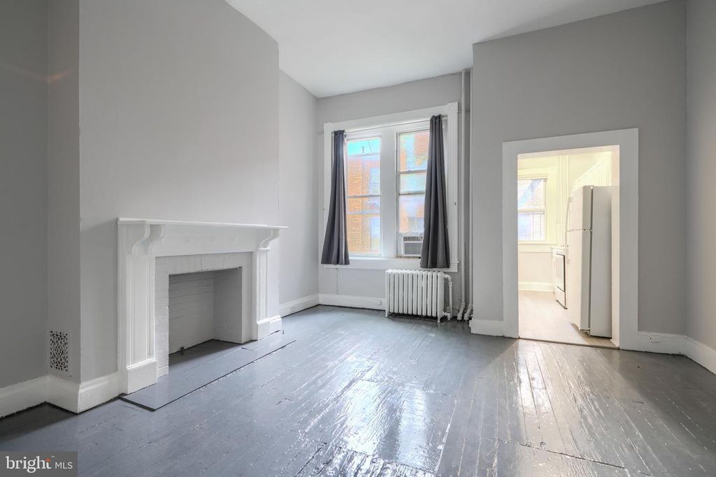 Image 5 of property listing at 2200 MARYLAND AVE, Baltimore, MD 21218
