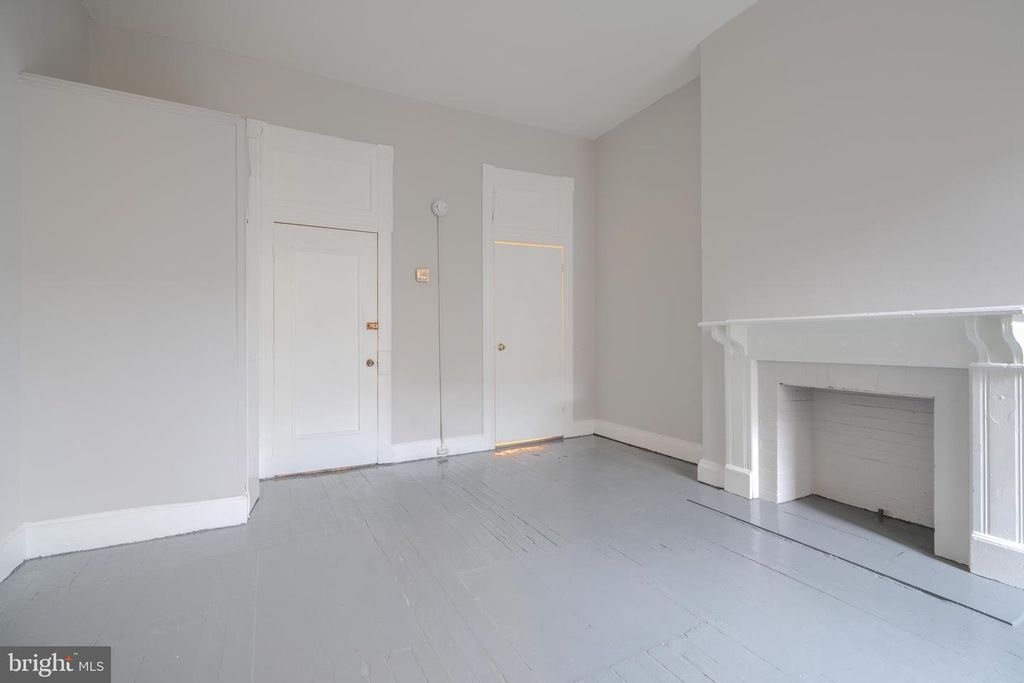 Image 6 of property listing at 2200 MARYLAND AVE, Baltimore, MD 21218