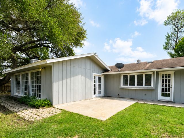 6235 FLINT ROCK DR, San Antonio, TX 78238