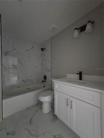 2 OAK TRAIL, Ocala, FL 34472