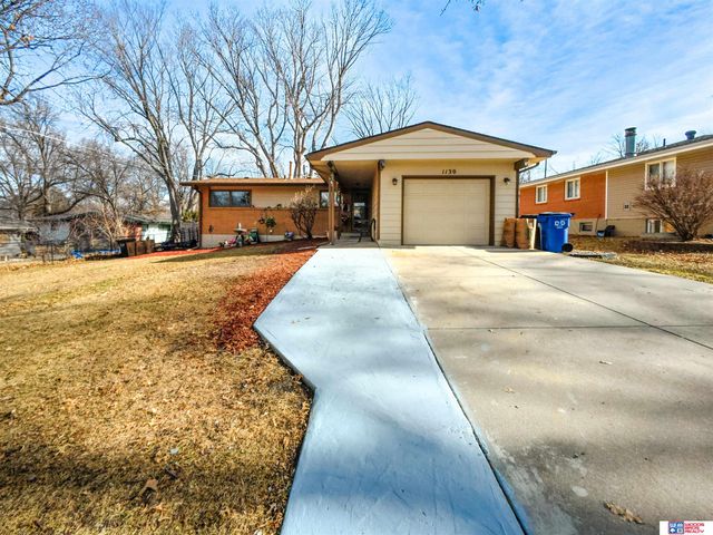 1130 Colony Lane, Lincoln, NE 68505