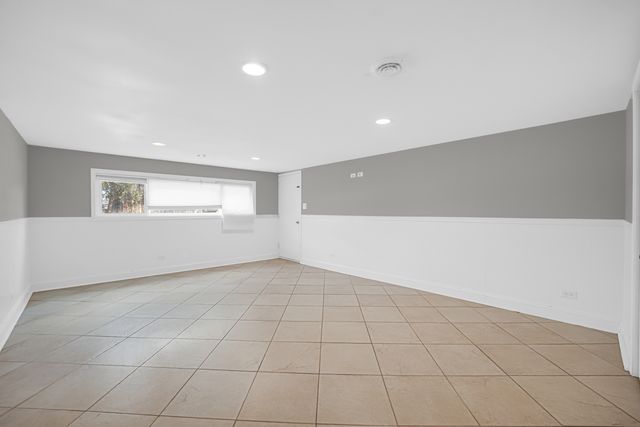 9523 S Kostner Avenue, Oak Lawn, IL 60453